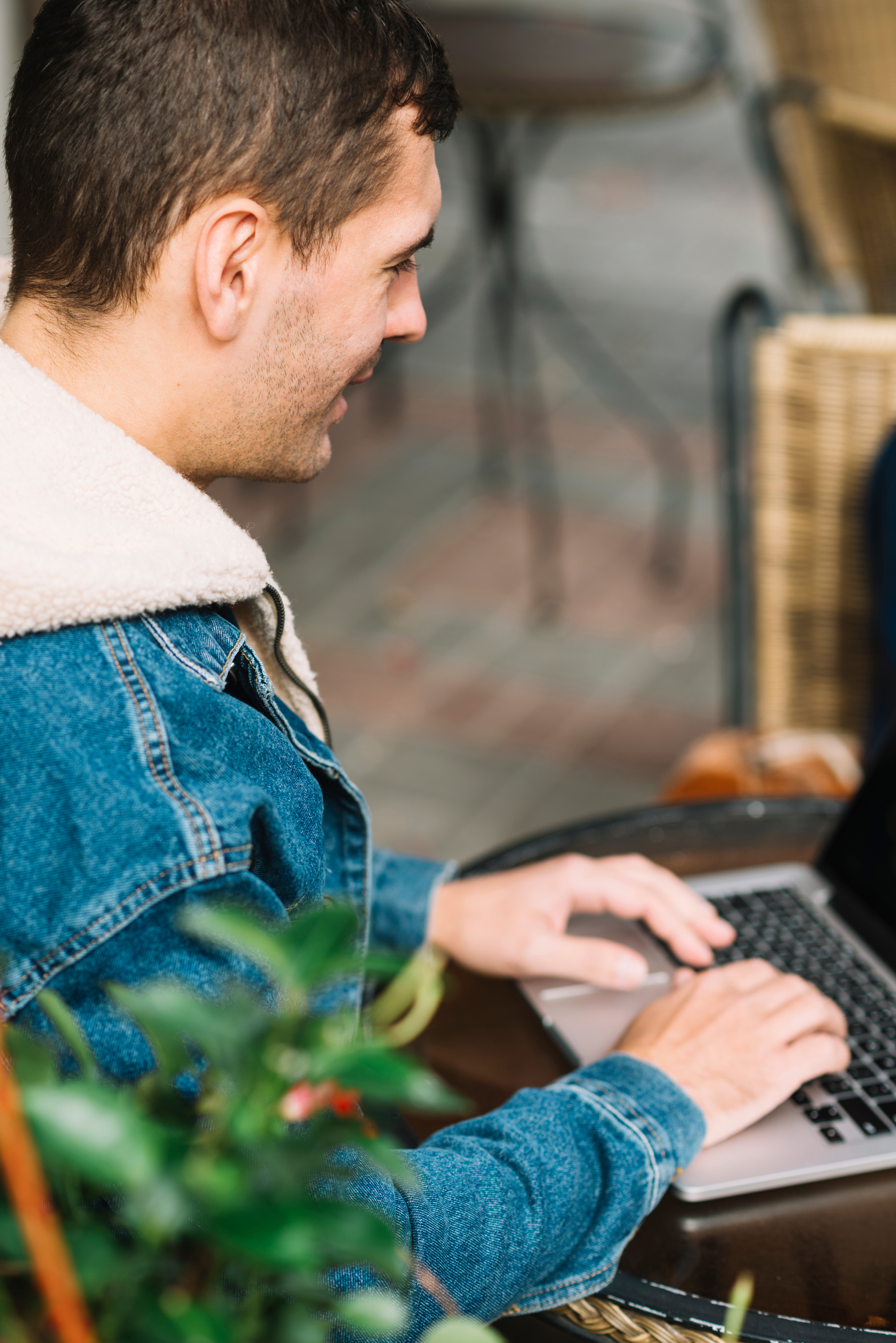Source Code Academia instructor teaching an online class